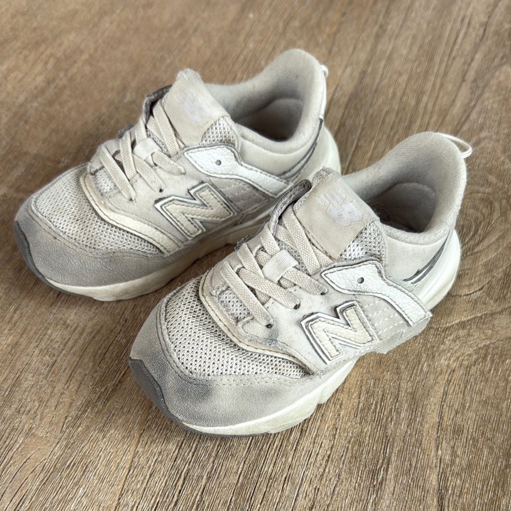 New Balance 997R Hook and Loop Kids' Velcro Slip On Sneakers Size 7.5 Toddler